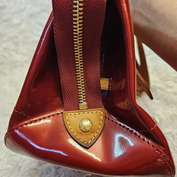 Elegant Red Designer Handbag - Picture 9 of 15